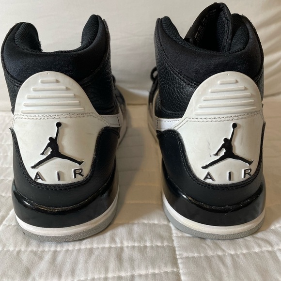 Air Jordan Boys Legacy 312 AT4040-001 Black Cement High Sneakers Size 6.5 Youth - Picture 4 of 14